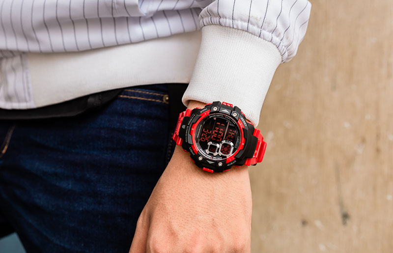 Đồng hồ nổi bật c&aacute; t&iacute;nh